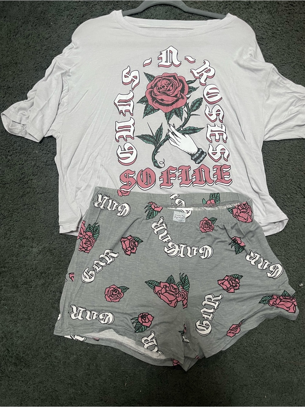 Women’s Light Gray Short-Sleeve Graphic Rose Tee night set